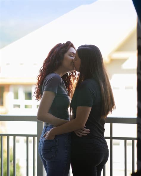 hot lesbian kissing|Free Lesbian Kissing Videos